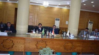 توحيد العلامات الإرشادية والتجارية بجامعة بنها