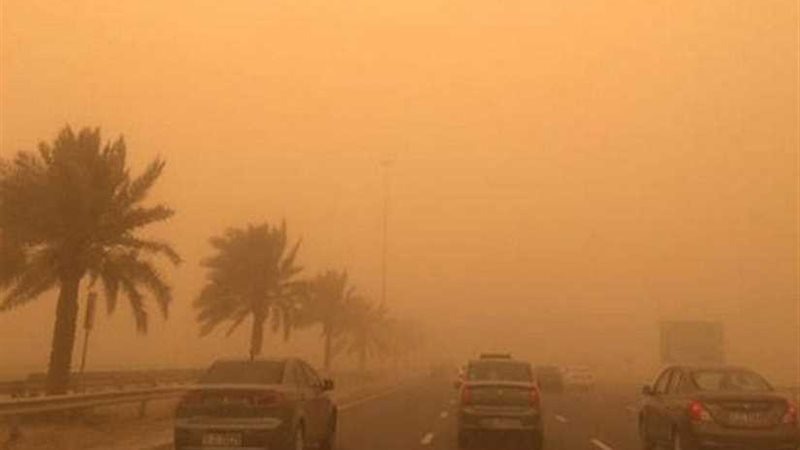 موجة رياح محملة بالرمال