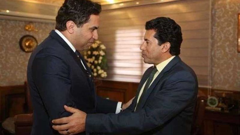 أشرف صبحي يستقبل