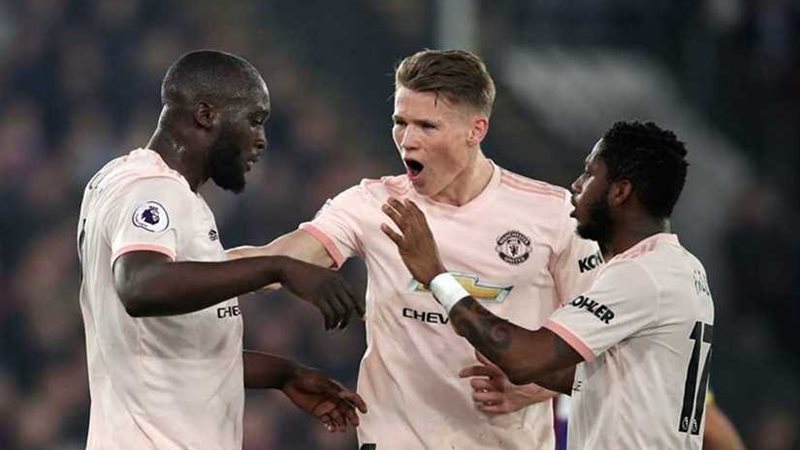 مانشستر يونايتد يواصل