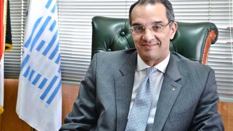 وزير الاتصالات يبحث