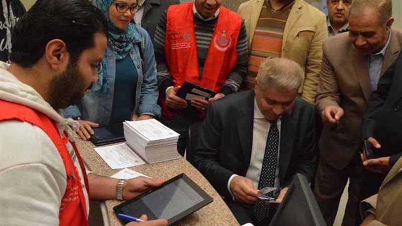 محافظ المنيا يجري