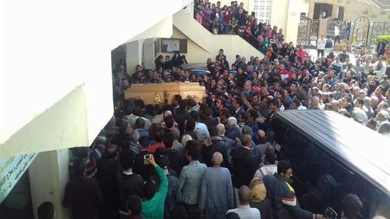 أهالي أسوان يشيعون