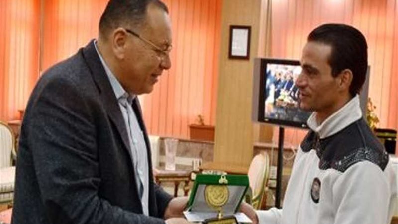 محافظ الشرقية يكرم