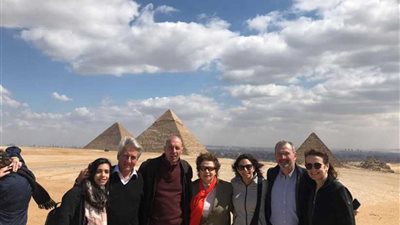 جولة سياحية لرئيس الاتحاد الدولي للخماسي بالأهرامات (صور)