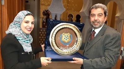 الإسماعيلي يشكر سفارة مصر بالجزائر ويهدي القنصل درع النادي