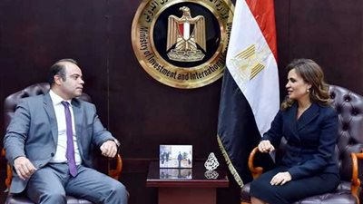 وزيرة الاستثمار ورئيسا البورصة والقومي للمرأة يفتتحون جلسة تداول البورصة