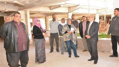 رئيس جامعة أسيوط يتابع أعمال تطوير صالات الامتحانات..صور