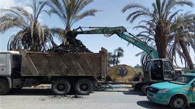 سمالوط ترفع تراكمات القمامة خلف أسوار الإبراهيمية