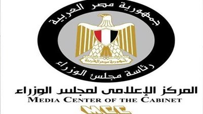 الحكومة تكشف 13 شائعة أبرزها مراقبة فيس بوك.. إنفوجراف