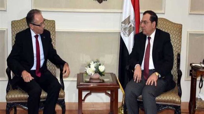 وزير البترول يبحث