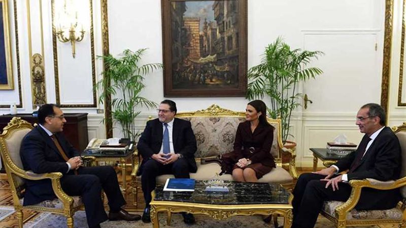 رئيس الوزراء يتلقى