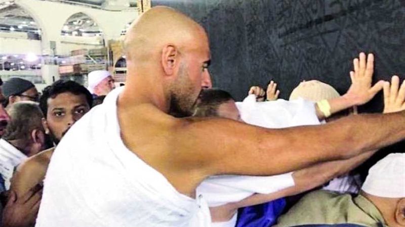 إماراتي يصل إلى مكة