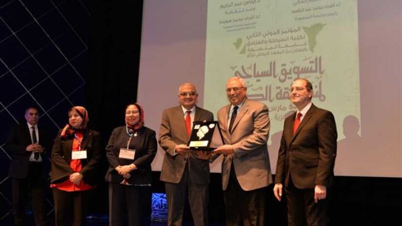 رئيس جامعة المنصورة