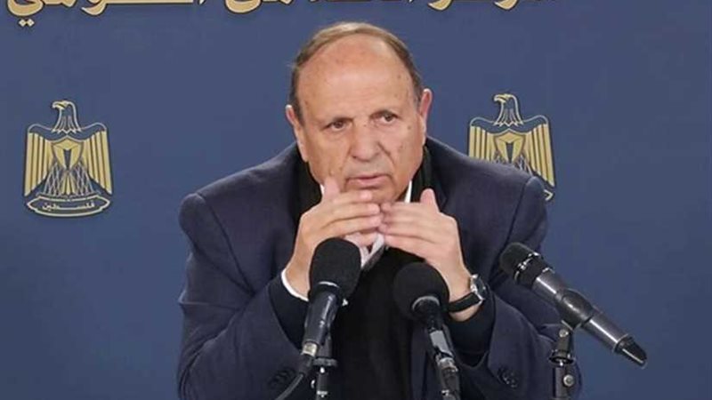 الاحتلال يبعد وزير