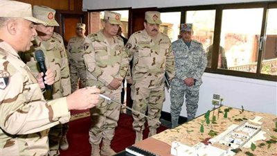 وزير الدفاع والإنتاج الحربى يتفقد أحد تشكيلات قوات الدفاع الجوى