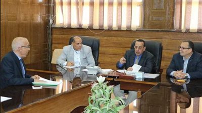 محافظ شمال سيناء يؤكد على دور المجتمع المدني