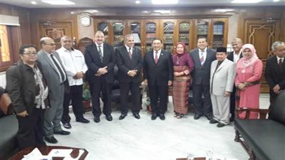 رئيس جامعة الأزهر يستقبل وفدا إندونيسيا للتباحث حول مزيد من التعاون