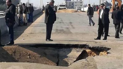 الطرق والكباري: قطع في جسر طريق القصاصين بسبب كسر ماسورة صرف صحي