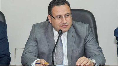 محافظ الإسكندرية يزور حالات مصابي اختناق مجمع مدارس السيوف