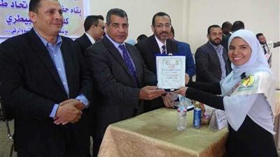 عميد بيطري المنيا يطالب اتحاد الطلاب بتقديم الخدمات لزملائهم