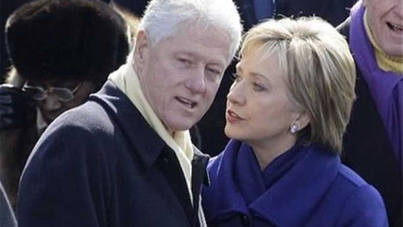 اتهام كلينتون بمحاباة