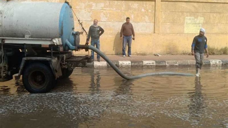 بالصور.. شفط مياه