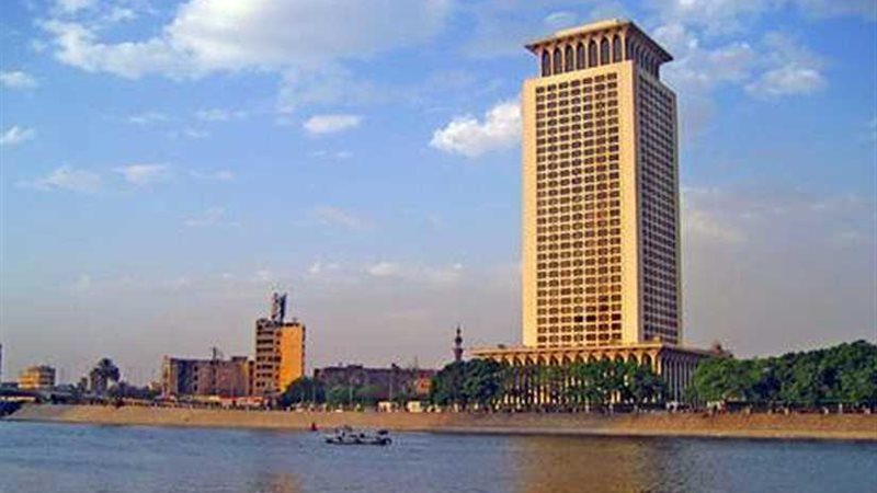 الخارجية تهيب بالمواطنين