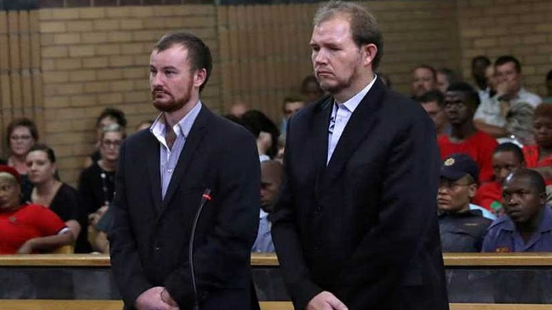 يقتلان طفلًا سرق