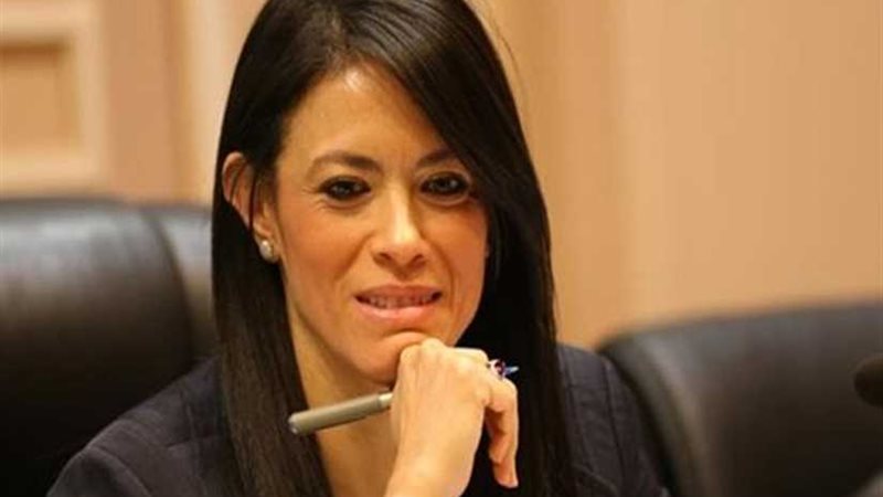 وزيرة السياحة تبحث