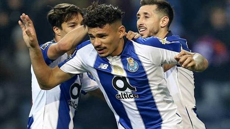 «سواريز» يقود بورتو