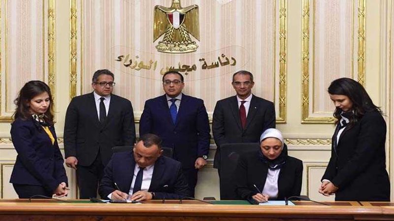 وزير الآثار: بوابة