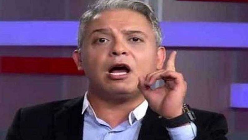 معتز مطر يتاجر بأمه