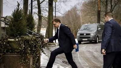 الرئيس الفنلندي يقبل استقالة الحكومة