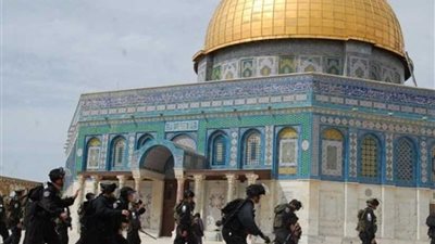 الاحتلال الإسرائيلي يدفع بتعزيزات عسكرية للقدس قبل صلاة الجمعة في 