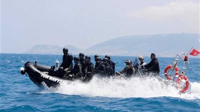 البحرية التونسية تنقذ ٦٤ مهاجرا غير شرعي