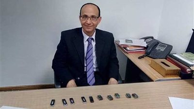 جمارك مطار برج العرب تضبط محاولة تهريب أجهزة تنصت وتتبع.. (صور)