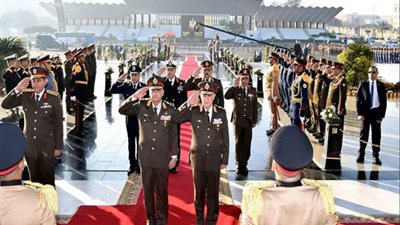 السيسي ينيب وزير الدفاع لوضع إكليل من الزهور علي النصب التذكاري لشهداء القوات المسلحة