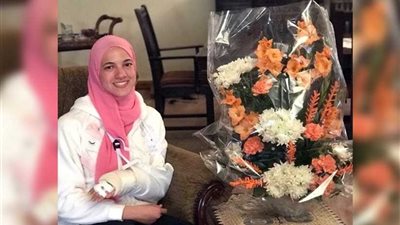 وزير الرياضة يطمئن على هداية ملاك بعد إجرائها عملية جراحية