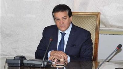 وزير التعليم العالي يوجه بوضع خطة متكاملة للتنمية البشرية بالجامعات