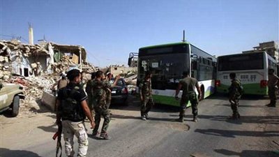 خروج 4 حافلات تقل عائلات من آخر معقل لتنظيم داعش في سوريا