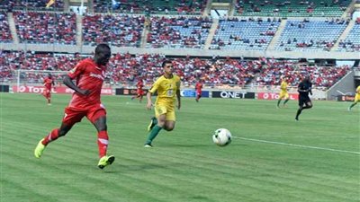شبيبة الساورة الجزائري يخطف الصدارة من الأهلي بفوزه على سيمبا التنزاني