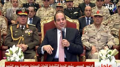 السيسي: إحنا عاملين مشروعات بـ4 تريليونات جنيه تخلص في 2020