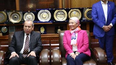 وزيرة البيئة: تستعرض ما تقدمه الوزارة من دعم لمنظومة المخلفات بـ