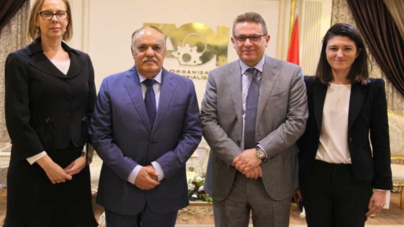 التراس يبحث مع نائب