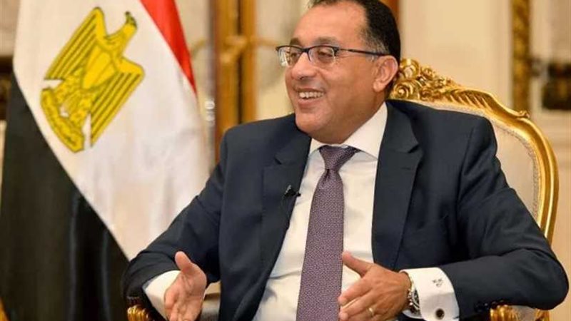 رئيس الوزراء يستعرض