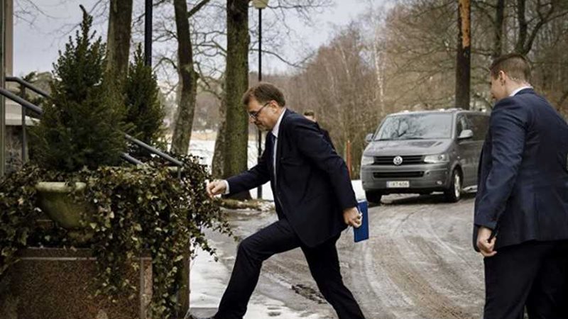 الرئيس الفنلندي يقبل