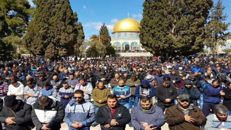 40ألف فلسطيني يؤدون