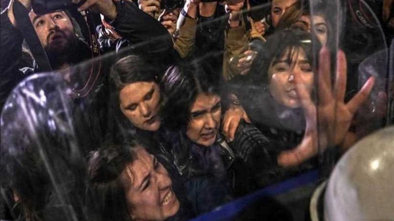 في يوم المرأة.. الشرطة