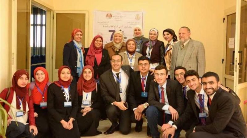 صيدلة المنصورة تنظم